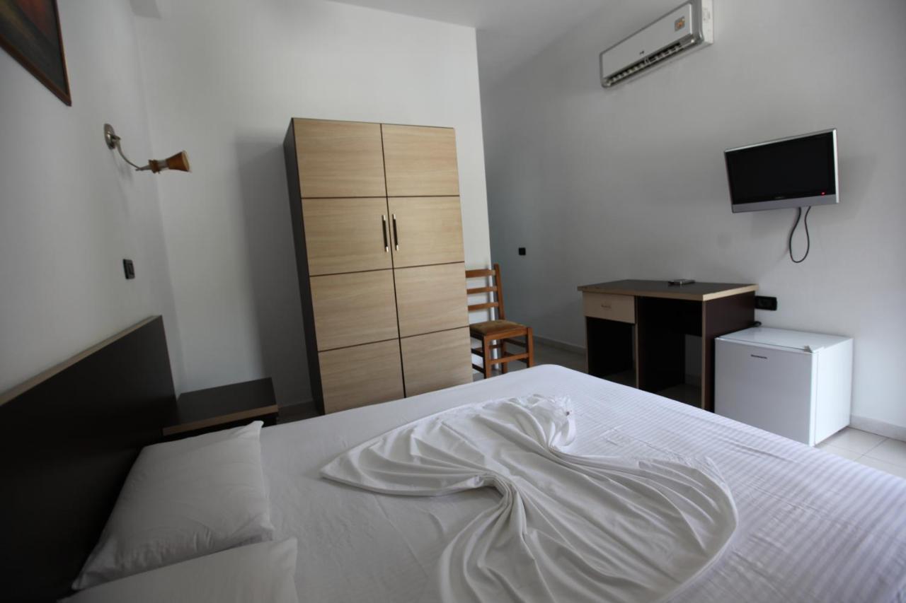 Hc Hotel & Suites Vlorë Exterior foto