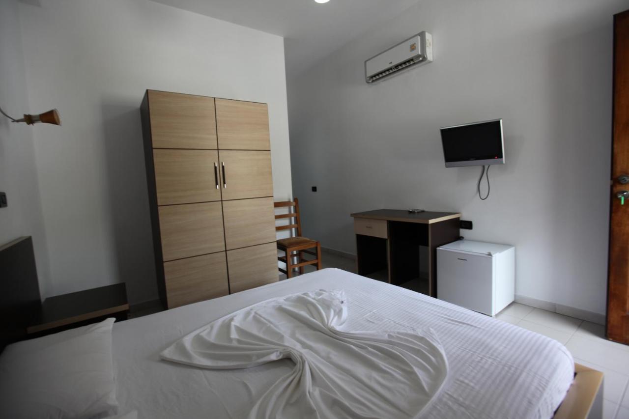 Hc Hotel & Suites Vlorë Exterior foto