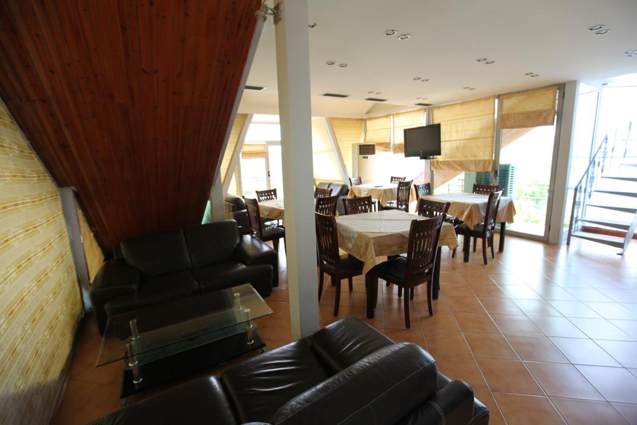 Hc Hotel & Suites Vlorë Exterior foto